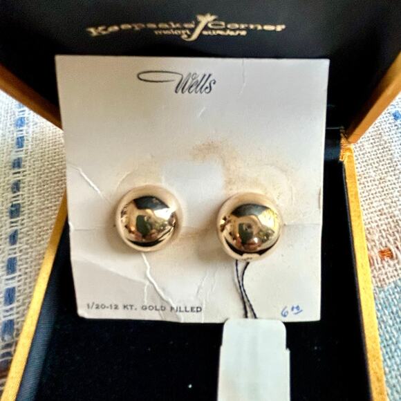 Vintage Wells 12K Gold Filled Clip-On Earrings – Chunky Round Dome Design - Picture 10 of 12